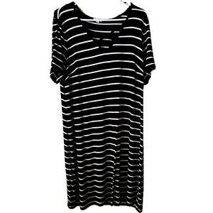 Black & white T-shirt style dress